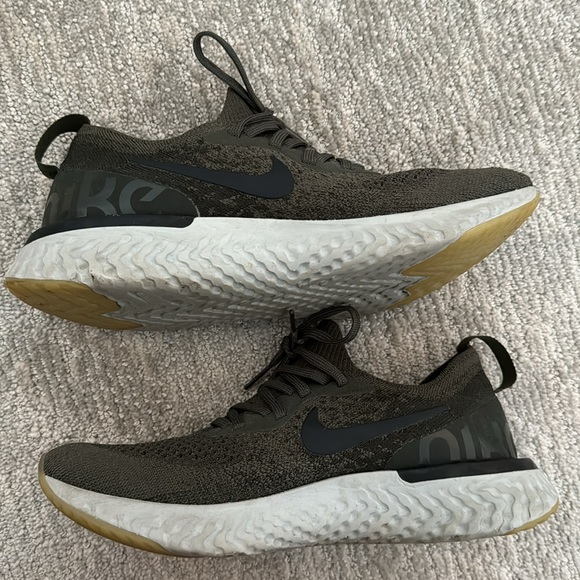 Nike women’s epic react flyknit olive sneaker - Picture 3 of 5